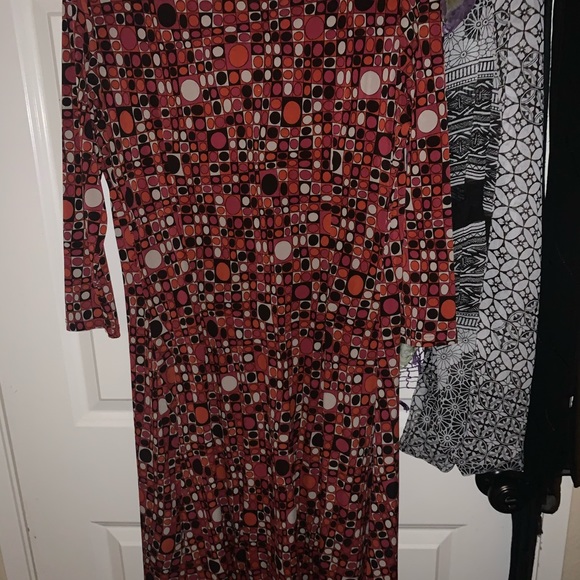 Red patterned robe - Picture 2 of 2